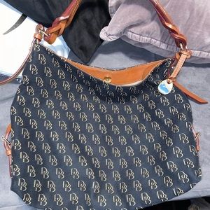 Dooney and bourke black logo shoulder bag